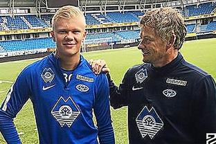 大连英博外援拉布亚德离队，本赛季表现起伏，遭质疑，终与俱乐部解约。