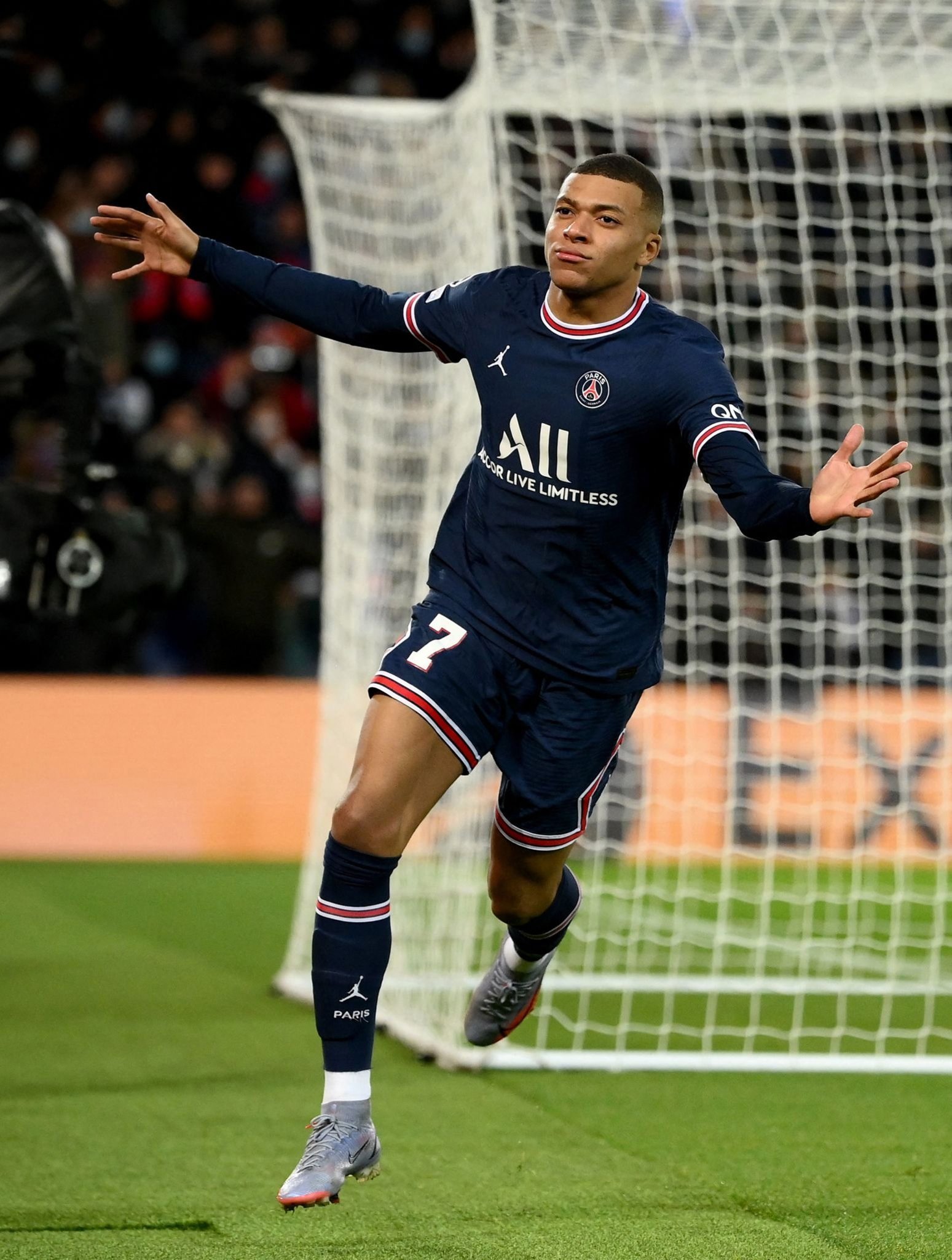 2-0胜韩国，熊猫杯实时积分榜中国U22登顶！（中国U22 2-0力克韩国，熊猫杯即时积分榜登顶）