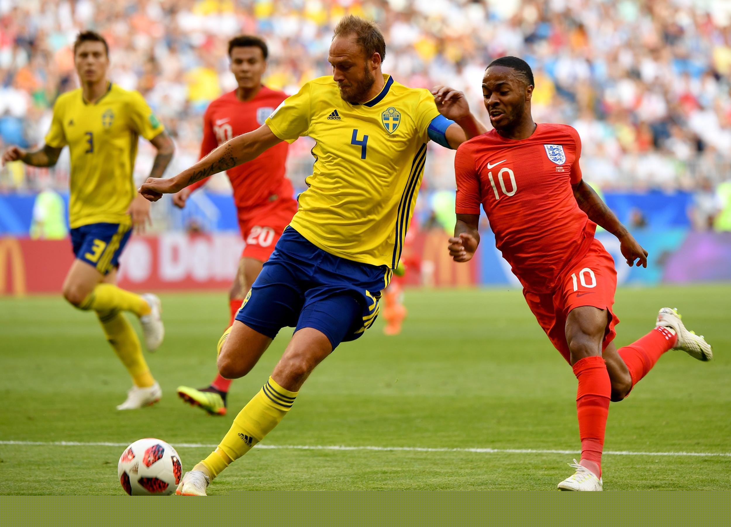 若莱万今晚进球，布鲁日将成为他欧冠中打入进球的第39个对手（莱万若今夜破门，布鲁日将成其欧冠第39个被他攻破的对手）