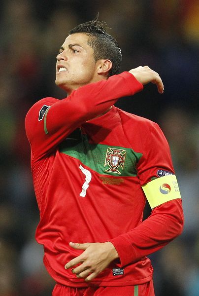 球星生日夜梅开二度，收获双喜（生日之夜两度破门，双喜临门）