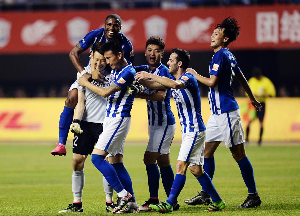 沪媒谈海港亚冠失利：能上的都上了，用尽全力仍是一声叹息（沪媒评海港亚冠出局：能上尽上，拼到最后仍是无奈叹息）