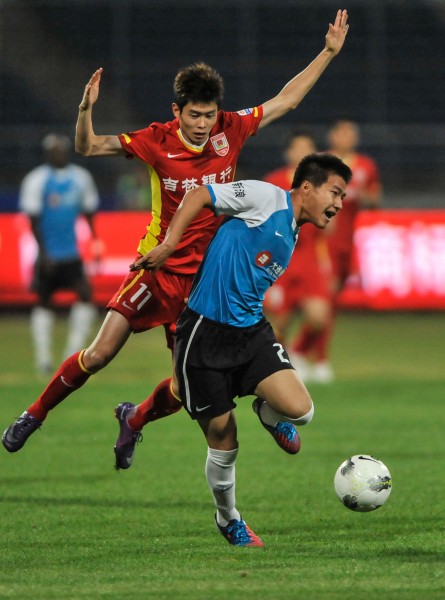 欧冠积分榜：阿森纳全胜领跑，巴黎、拜仁、国米、皇马均12分（欧冠形势：阿森纳全胜居首，巴黎、拜仁、国米、皇马同积12分）