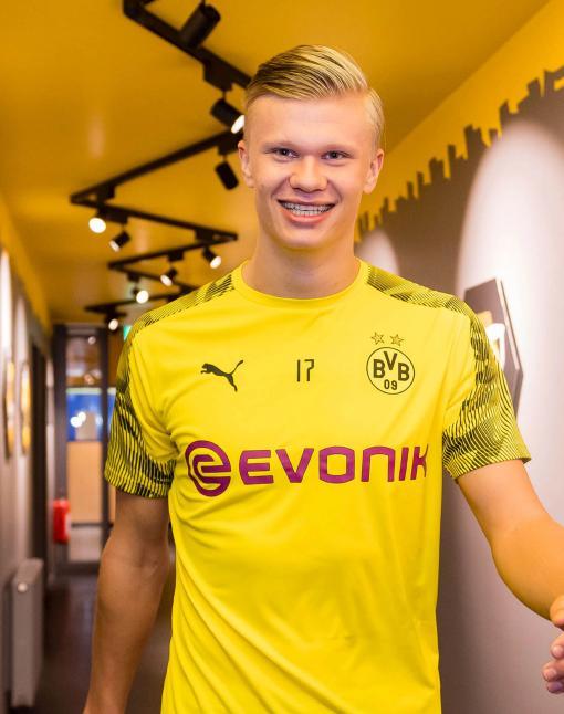 早报：维拉击败曼联延续十连胜（晨报：维拉力克曼联，豪取十连胜）