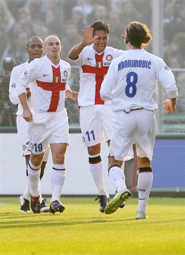 记者报道苏亚雷斯即将续约迈阿密国际一年！继续跟梅西当队友！（苏亚雷斯将与迈阿密国际续约一年，继续与梅西当队友！）