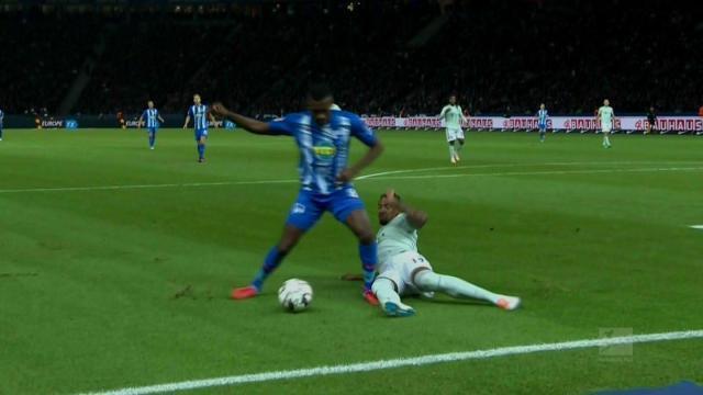 亚马尔送制胜助攻后染黄，无缘下一轮对阵布拉格斯拉维亚的欧冠（亚马尔制胜助攻后染黄，欧冠下轮缺席战布拉格斯拉维亚）