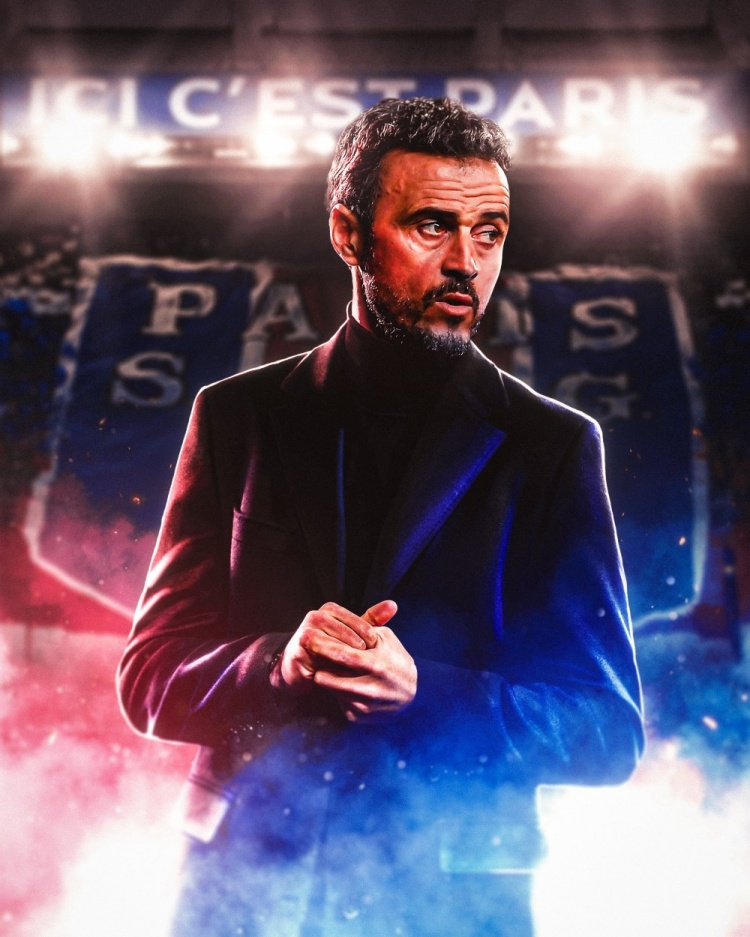 太阳报：麦克托米奈领意甲最佳球员奖，被女友透视着装抢风头（太阳报：麦克托米奈荣膺意甲最佳，女友透视造型抢尽风头）