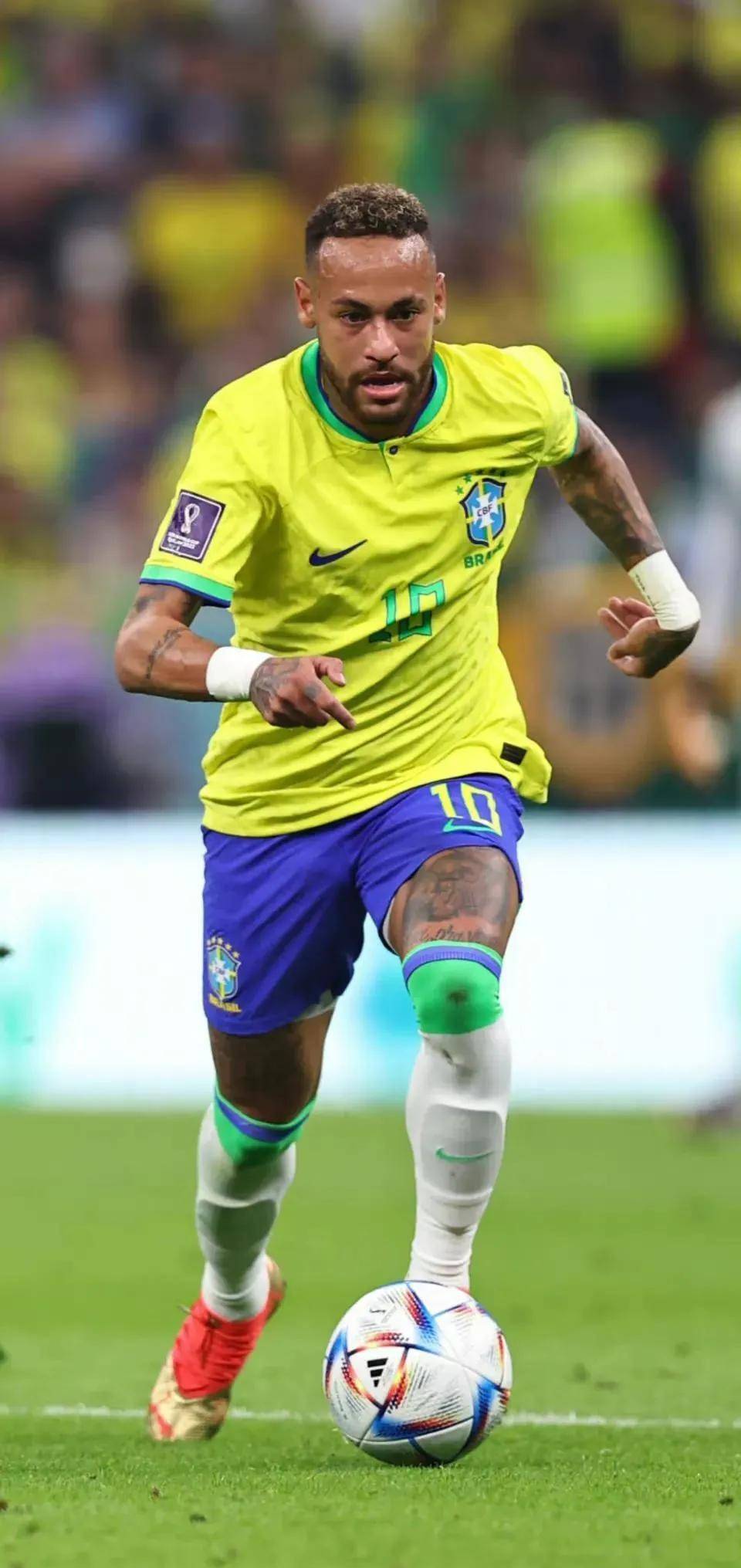 邮报：明年世界杯上下半场中段设强制补水时间，每次三分钟（《邮报》：明年世界杯将在上下半场中段增设3分钟强制补水暂停）